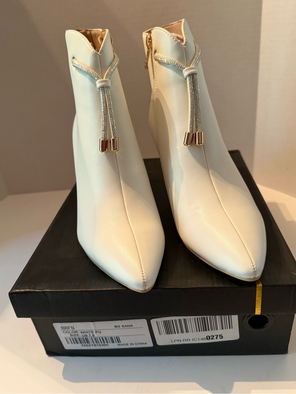 IDIFU Cream Pointed Toe Zippered Ankle Boots with Tassel Accents New Women’s 7.5